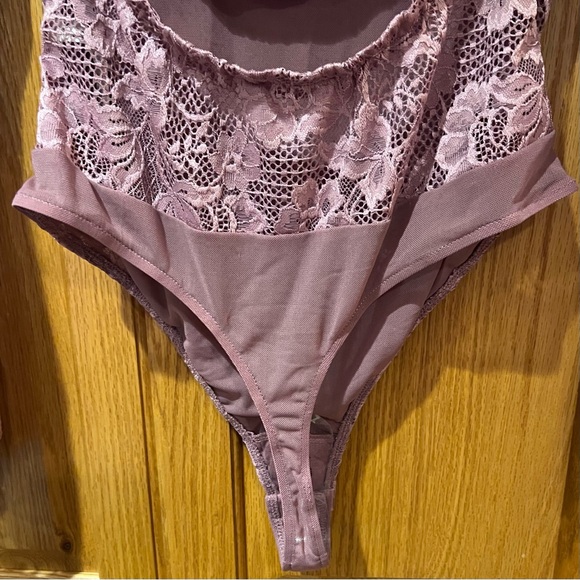 Free People Intimately Perfectly Fine Long Sleeve Lace Bodysuit Mauve Sz Medium‎ - Picture 12 of 16